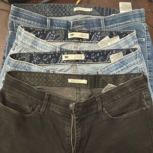 levi’s 
perfectly slimming straight leg 
size 16